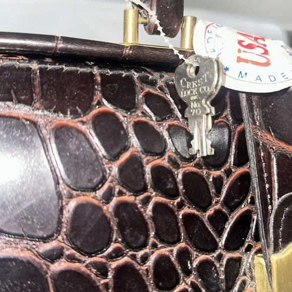 Flying Horse Doctor Elegant Crocodile Pattern Handbag - Picture 9 of 13